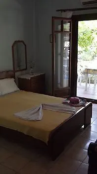 Pefka Studios & Hotel